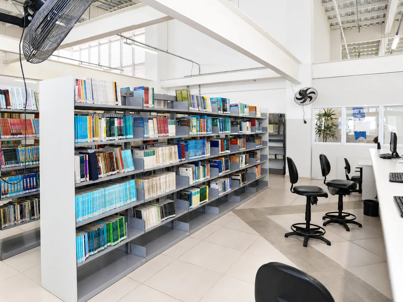 Área de estudo da biblioteca da unidade Vila Prudente